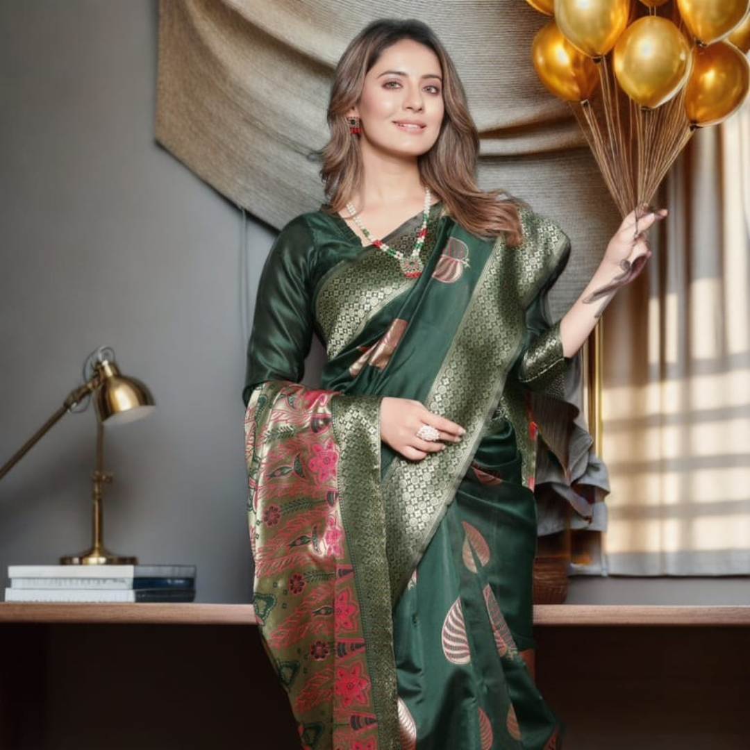 Sophisticated Green Soft Silk Saree With Enticing Blouse Piece