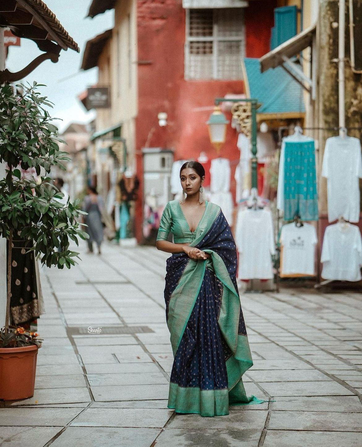 Entrancing Blue Soft Silk Saree With Appealing Blouse Piece