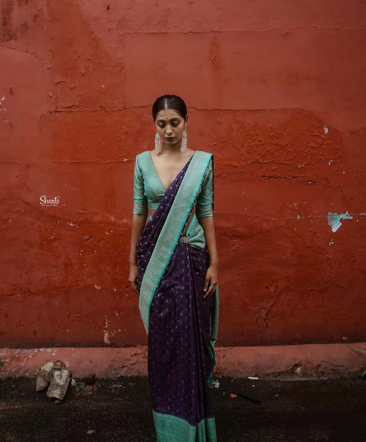 Entrancing Blue Soft Silk Saree With Appealing Blouse Piece