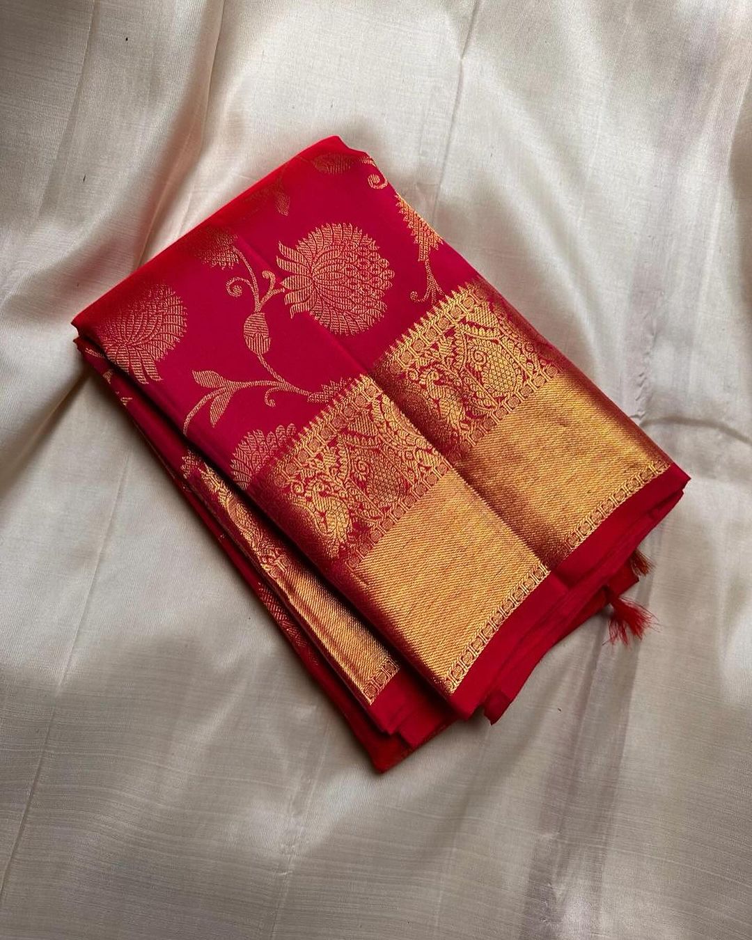 Imaginative Red Soft Banarasi Silk Saree With Lassitude Blouse Piece