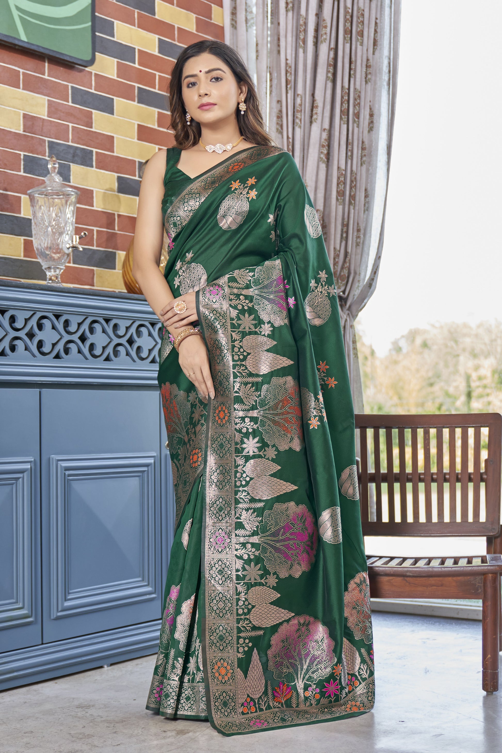 Conflate Green Soft Silk Saree With Eloquence Blouse Piece