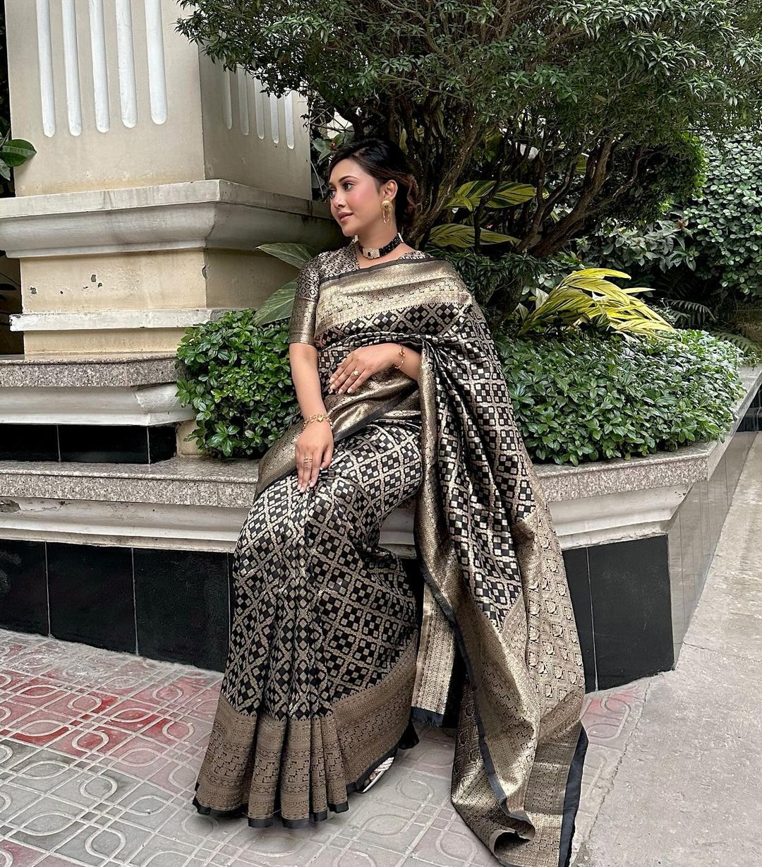 Impressive Black Soft Silk Saree With Lovely Blouse Piece