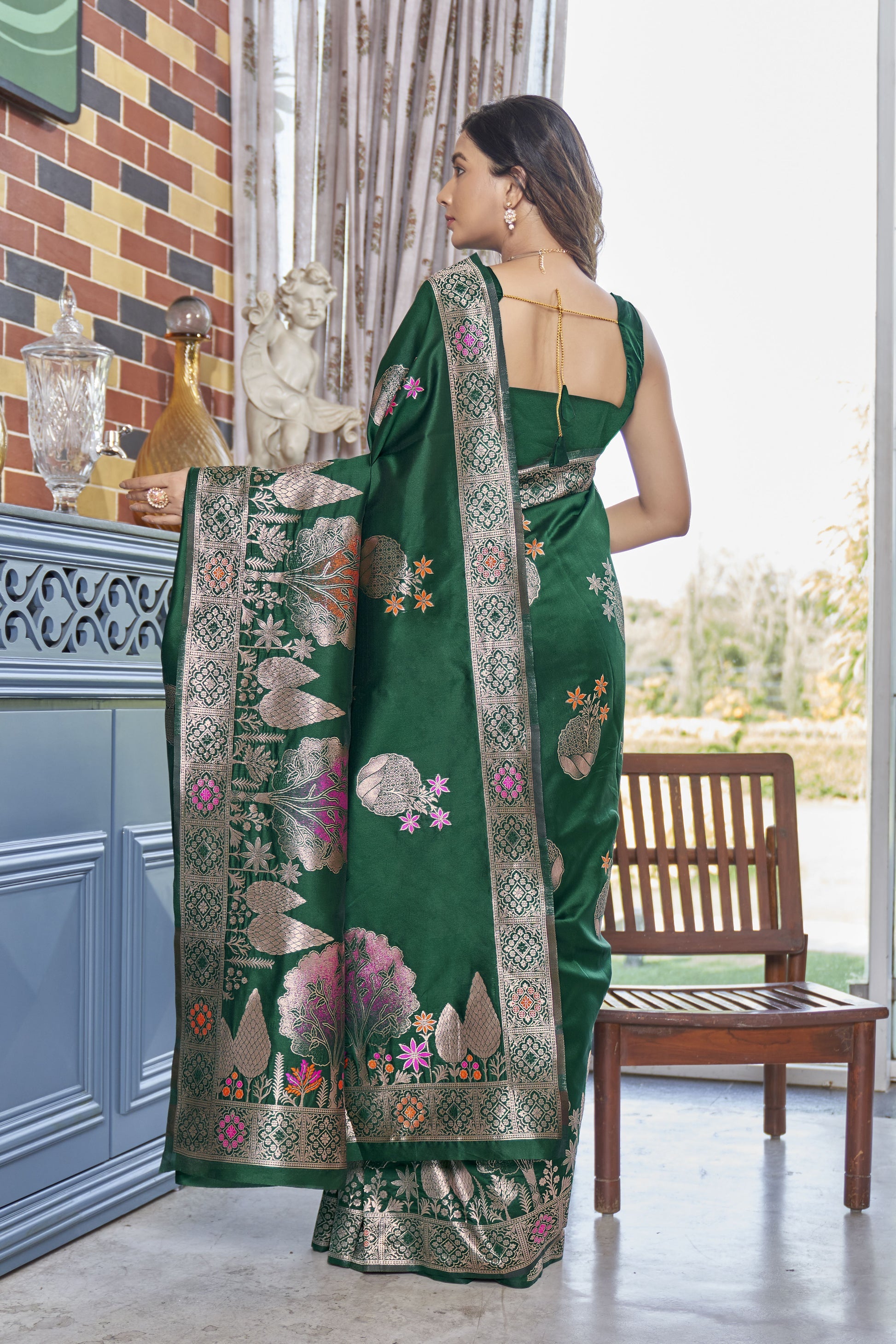 Conflate Green Soft Silk Saree With Eloquence Blouse Piece