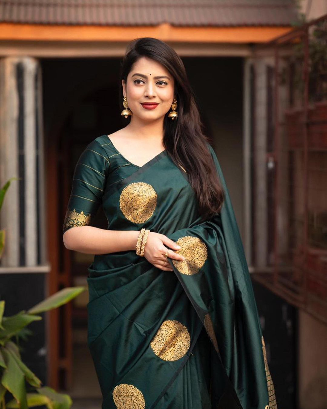 Glorious Green Soft Silk Saree With Outstanding Blouse Piece