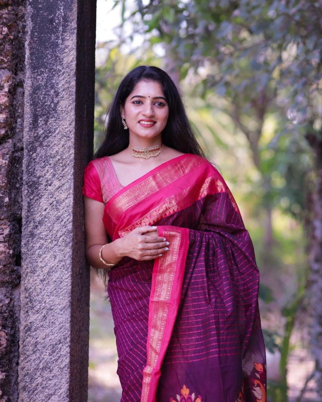 Gorgeous Purple Soft Silk Saree With Incomparable Blouse Piece