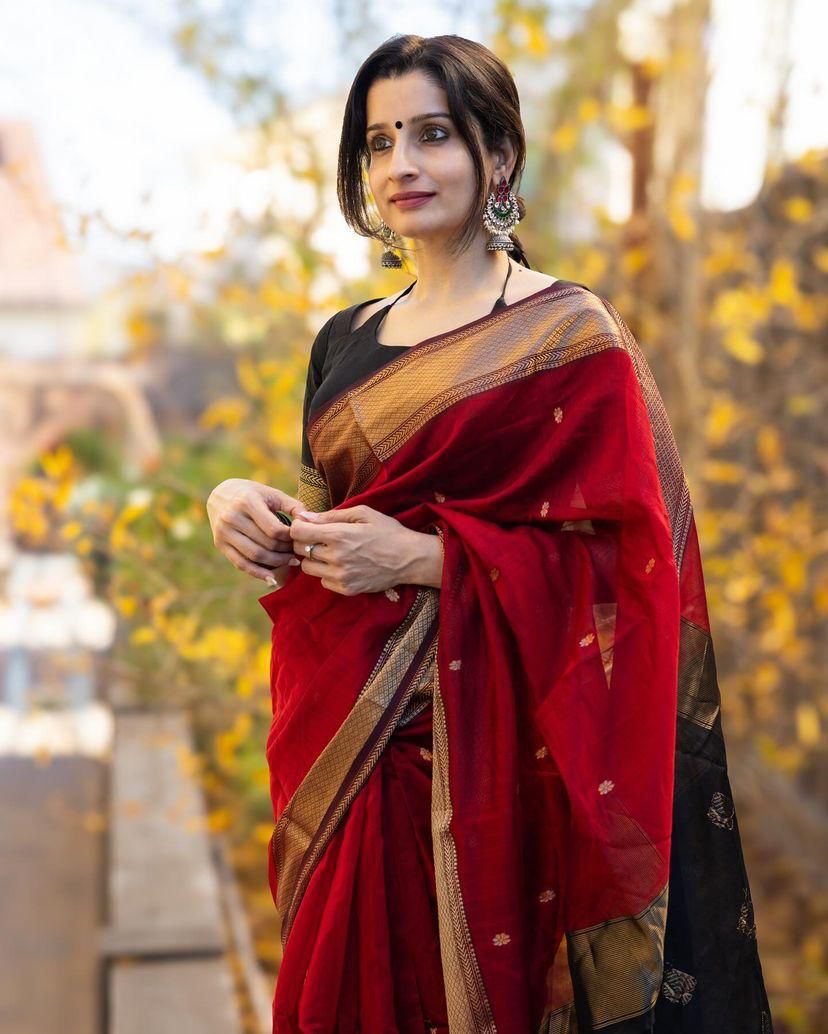 Conflate Red Cotton Silk Saree With Denouement Blouse Piece