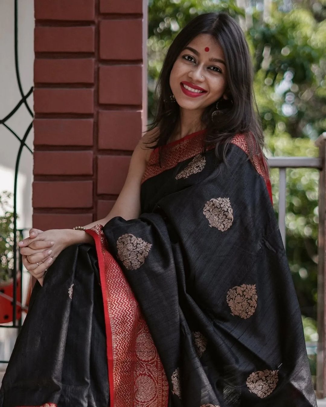 Lagniappe Black Soft Silk Saree With Magnetic Blouse Piece