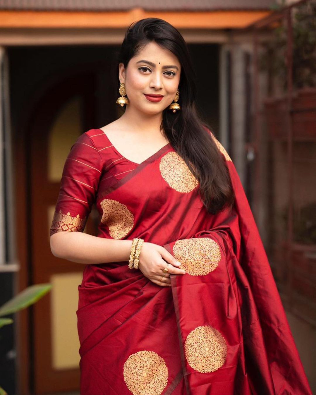 Redolent Red Soft Silk Saree With Sensational Blouse Piece