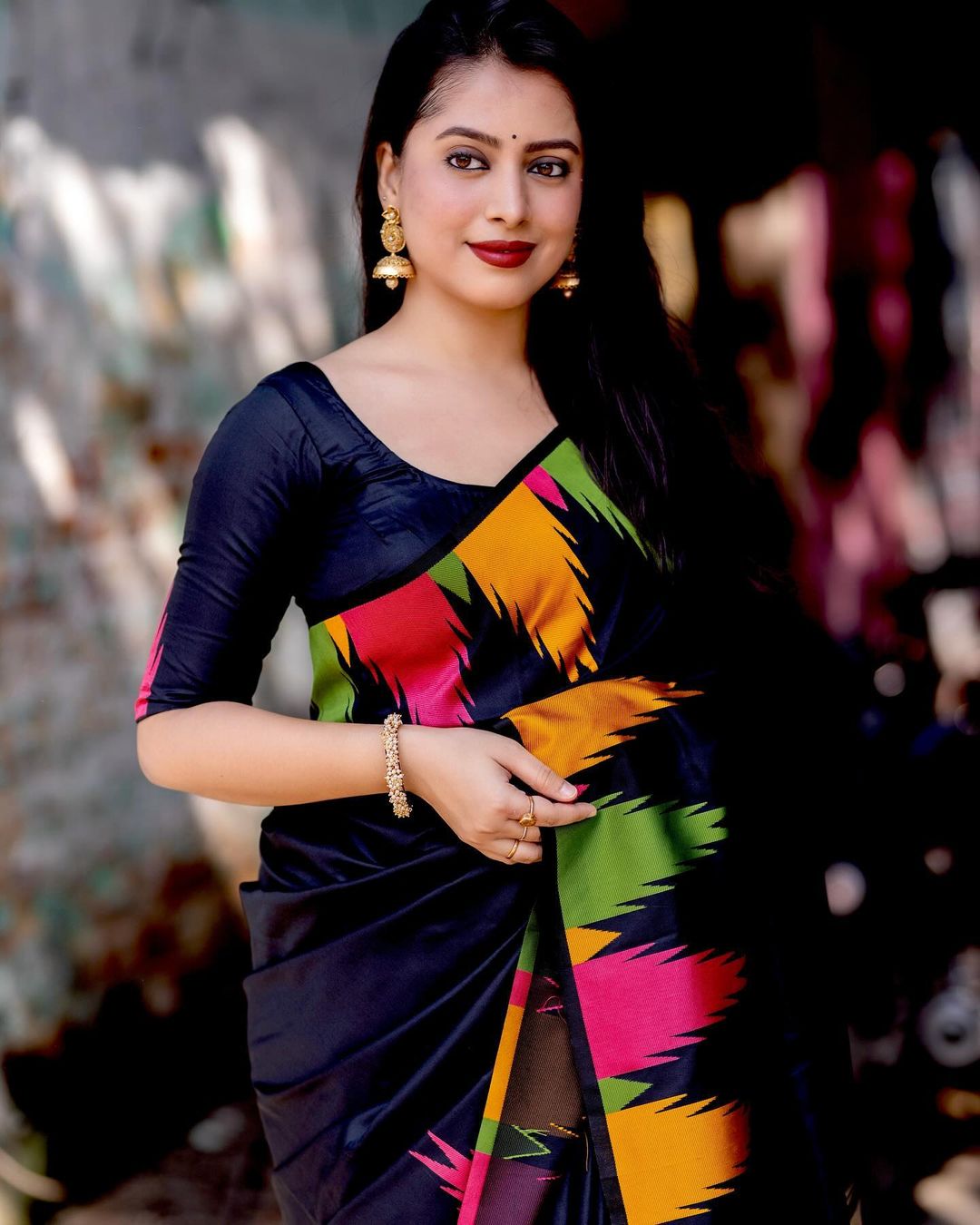 Conflate Black Soft Banarasi Silk Saree With Denouement Blouse Piece