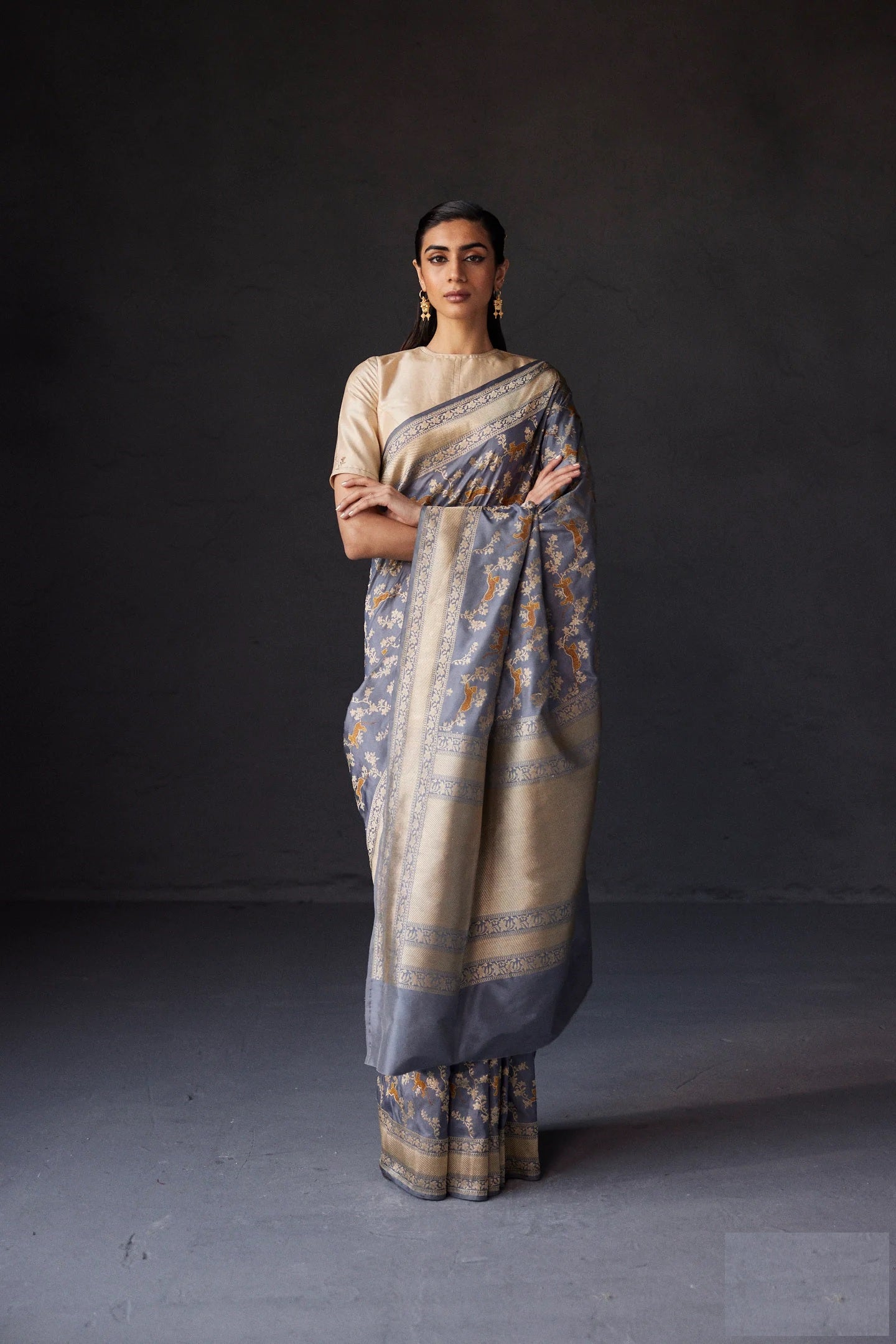 Demesne Grey Soft Silk Saree With Flameboyant Blouse Piece