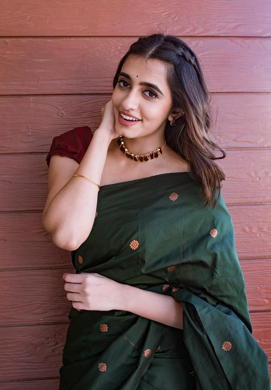 Staggering Green Soft Silk Saree With Angelic Blouse Piece