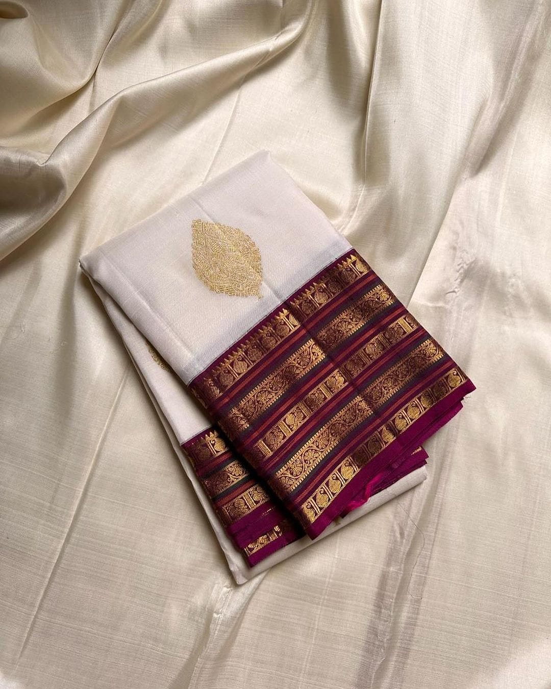 Ebullience White Soft Banarasi Silk Saree With Sempiternal Blouse Piece