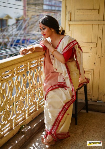 Sizzling White Cotton Silk Saree With Unequalled Blouse Piece