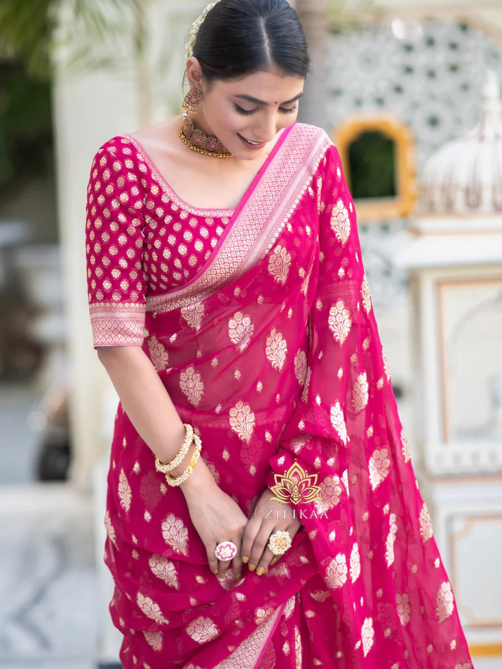 Exuberant Pink Soft Silk Saree With Inspiring Blouse Piece