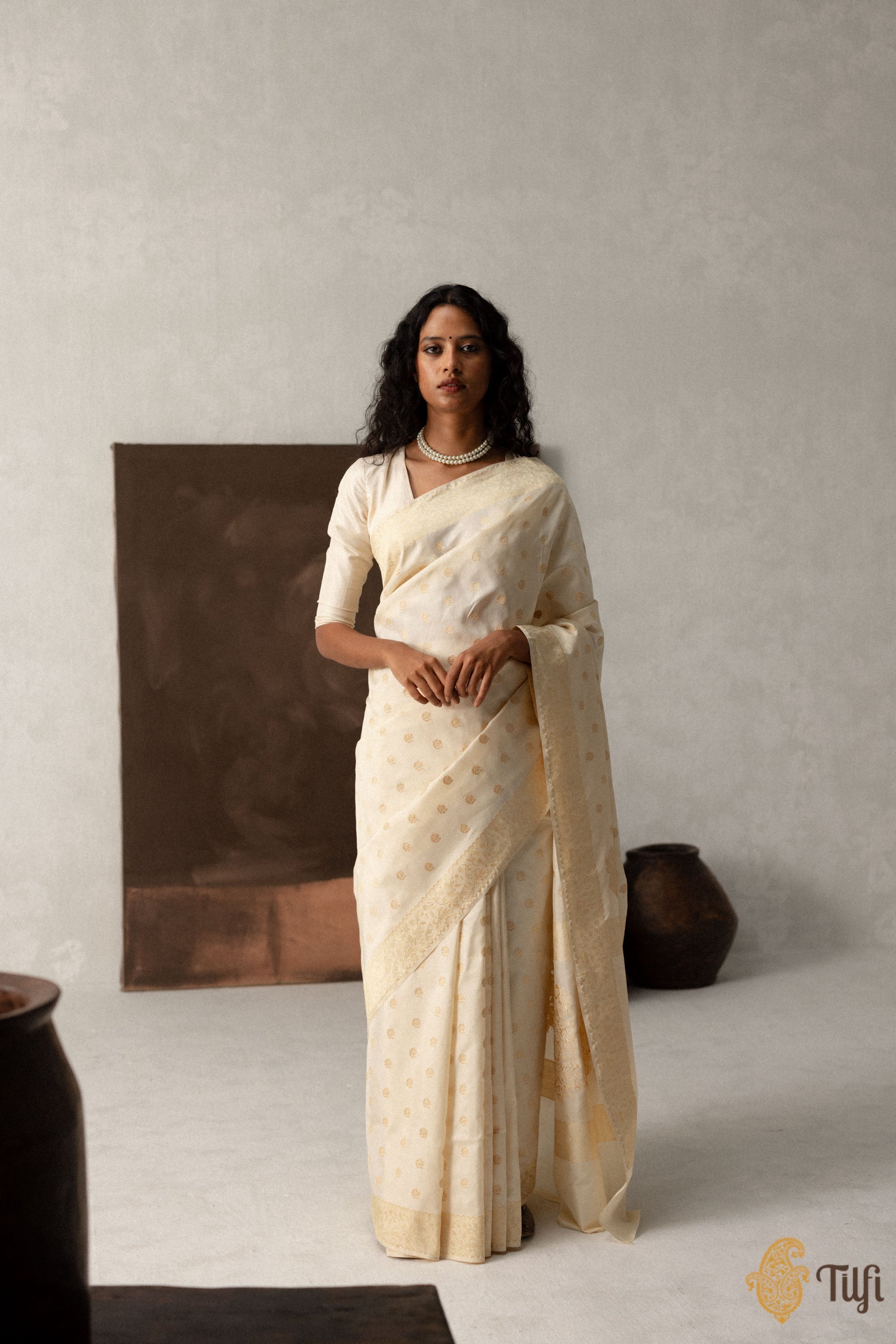 Stylish White Soft Silk Saree With Flattering Blouse Piece