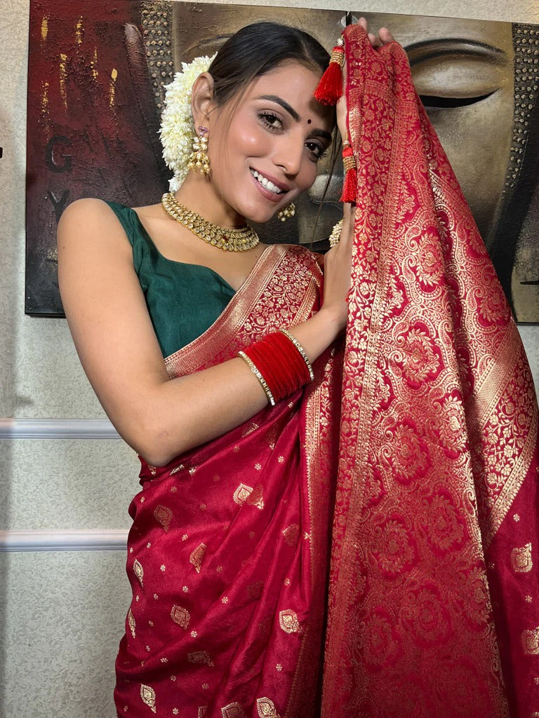 Breathtaking Red Soft Silk Saree With Comely Blouse Piece