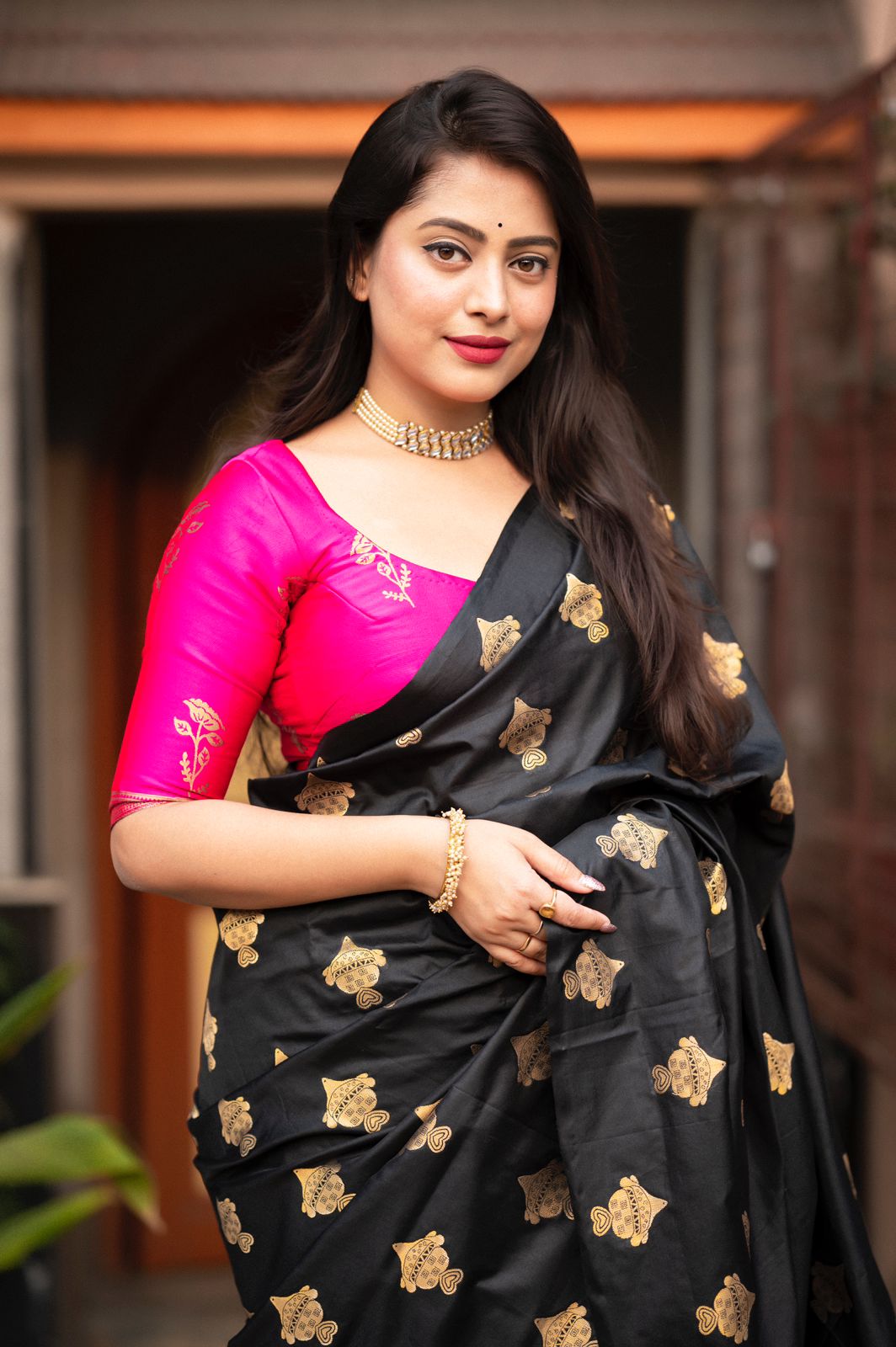 Flamboyant Black Soft Silk Saree With Glowing Blouse Piece