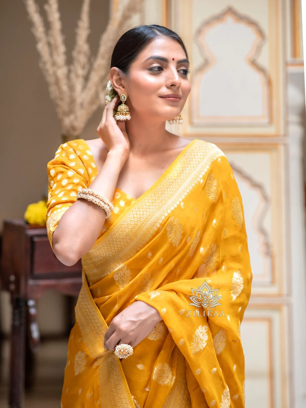 Amiable Yellow Soft Silk Saree With Most Evocative Blouse Piece