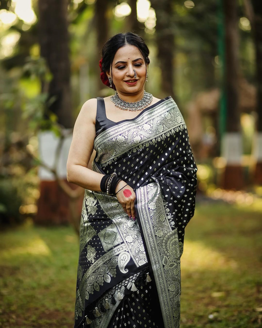 Efflorescence Black Soft Silk Saree With Felicitous Blouse Piece