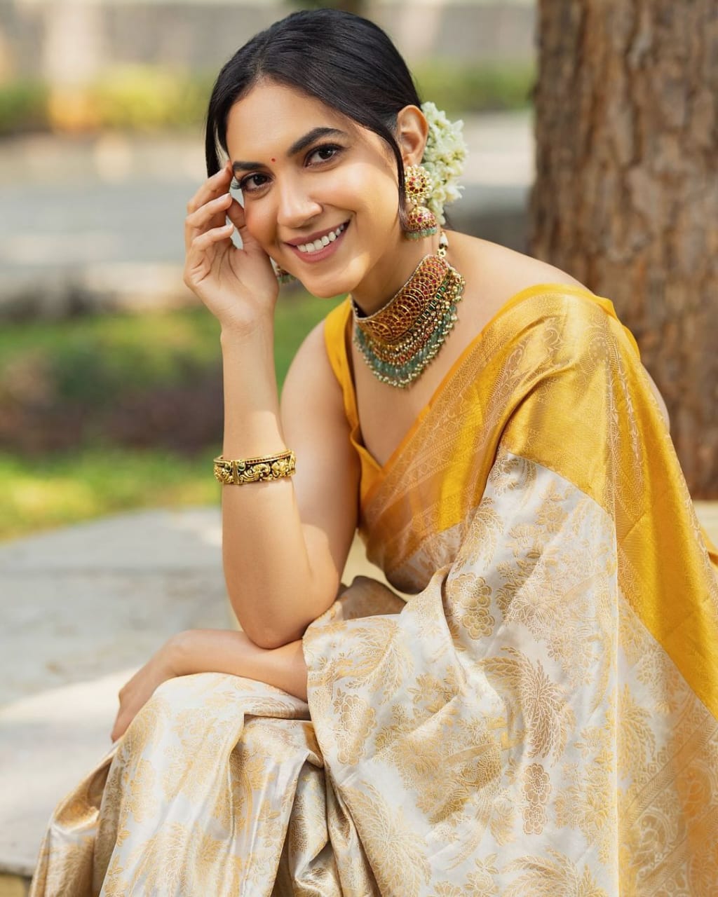 Snappy Beige Soft Banarasi Silk Saree With Desultory Blouse Piece