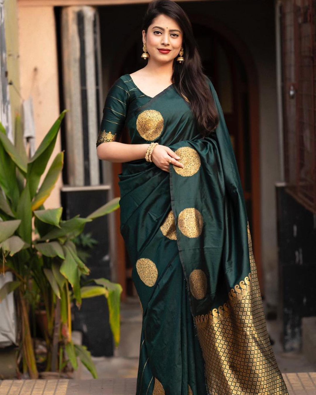 Glorious Green Soft Silk Saree With Outstanding Blouse Piece