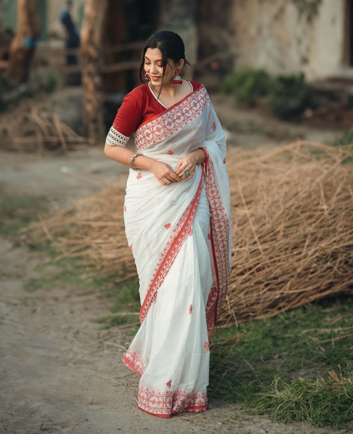 Invaluable White Soft Cotton Silk Saree With Super Classy Blouse Piece