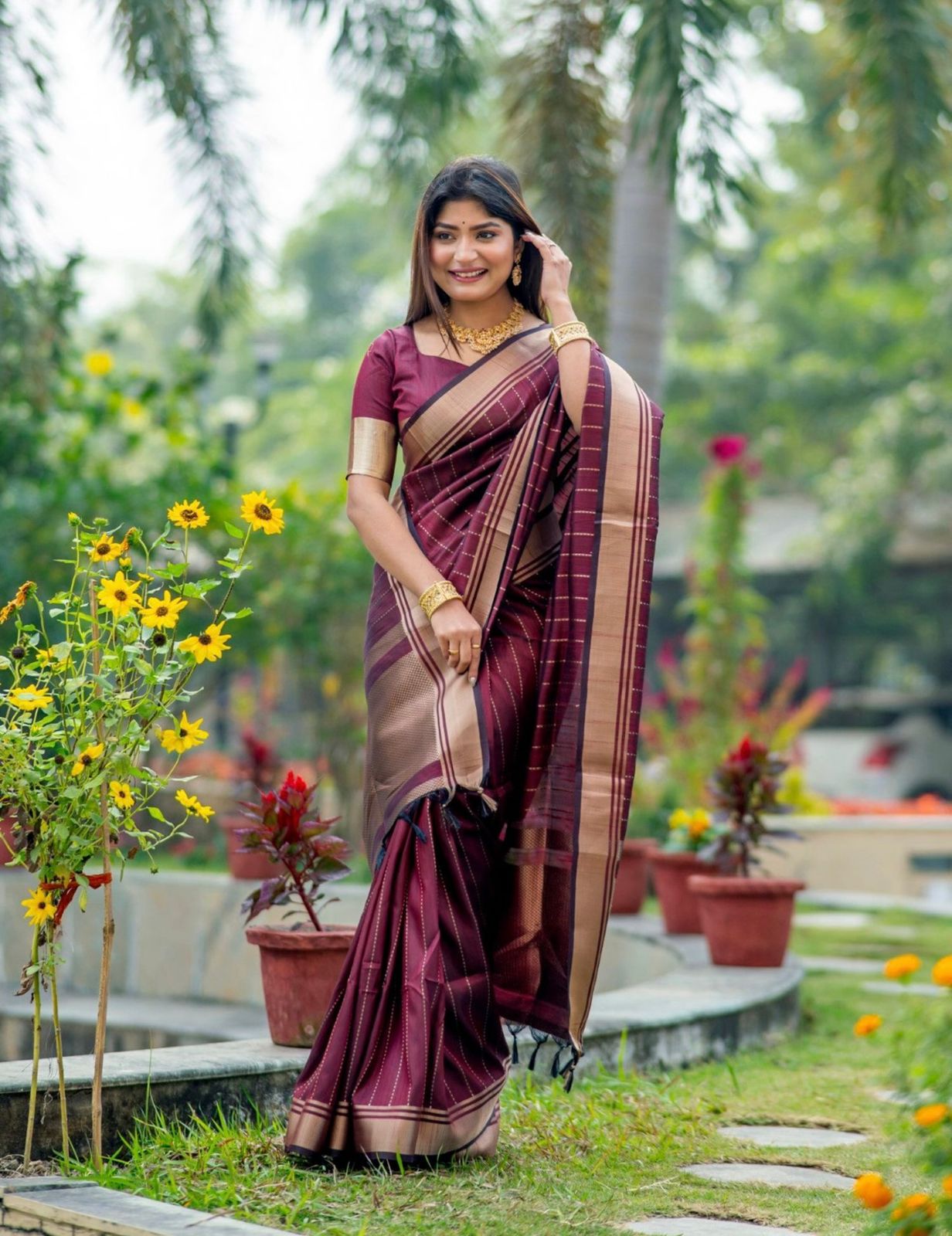 Propinquity Wine Soft Silk Saree With Desuetude Blouse Piece