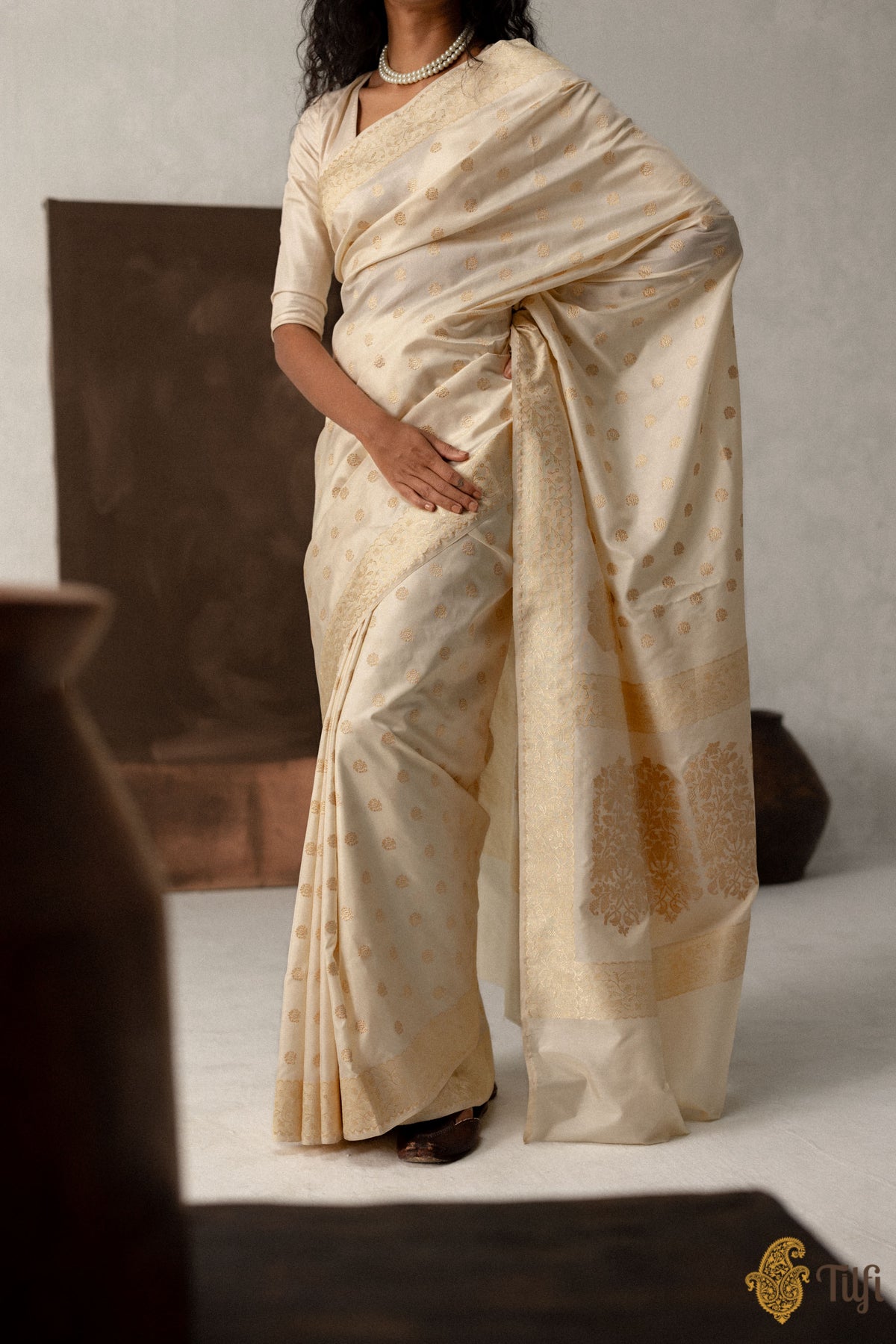 Stylish White Soft Silk Saree With Flattering Blouse Piece