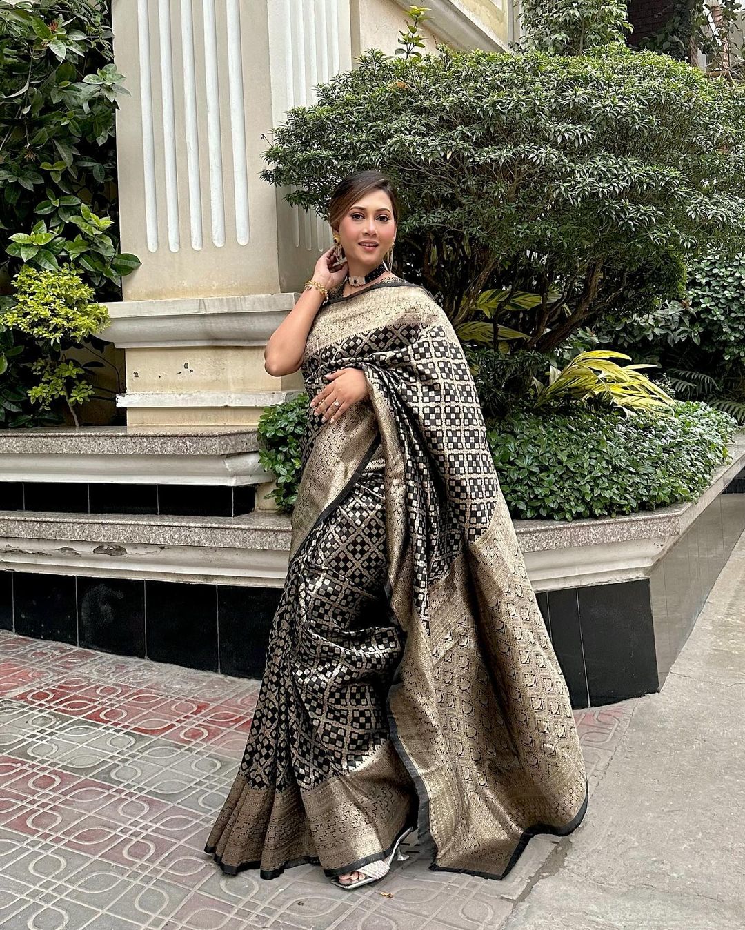 Impressive Black Soft Silk Saree With Lovely Blouse Piece