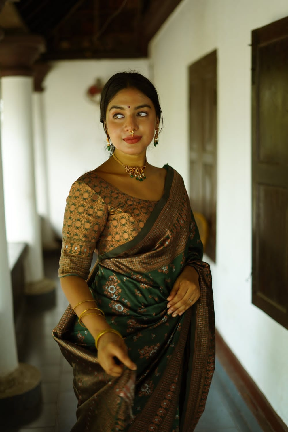 Prominent Green Soft Silk Saree With Splendiferous Blouse Piece