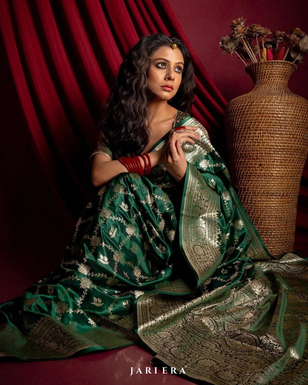 Appealing Green Soft Silk Saree With Splendorous Blouse Piece