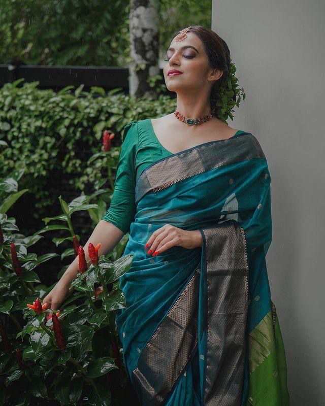 Gratifying Rama Cotton Silk Saree With Extraordinary Blouse Piece