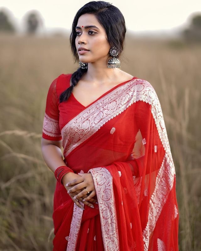 Gorgeous Red Soft Silk Saree With Quintessential Blouse Piece