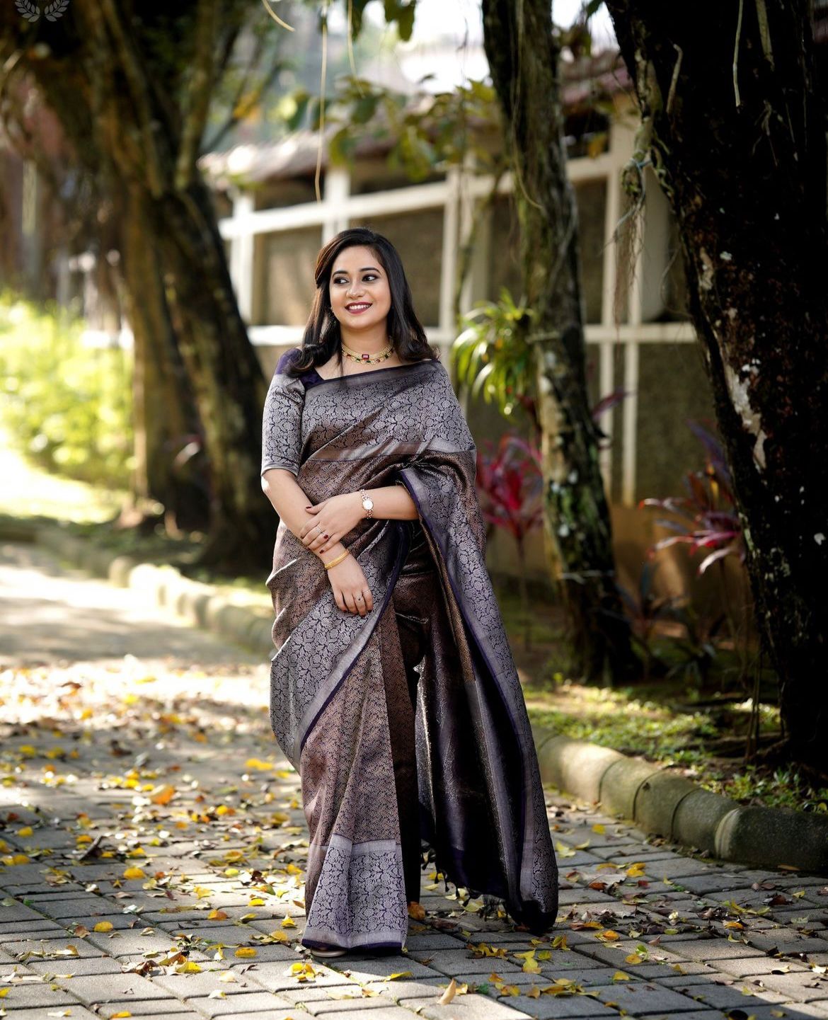 Susurrous Navy Blue Soft Silk Saree With Smashing Blouse Piece