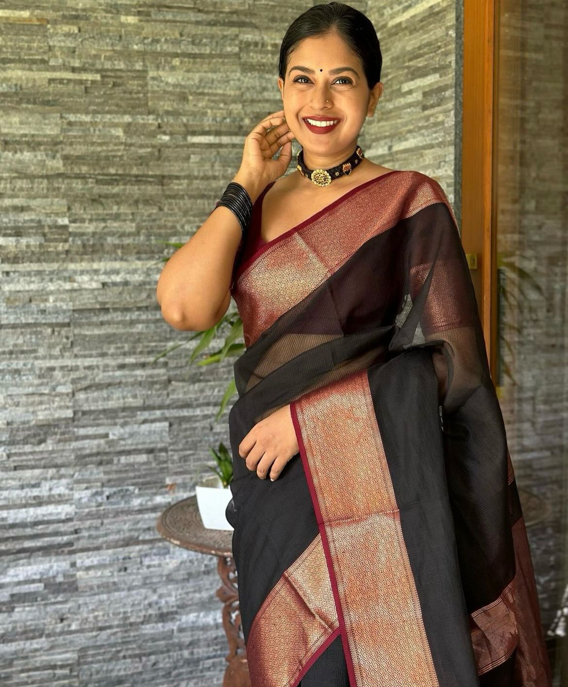 Staring Black Soft Silk Saree With Invaluable Blouse Piece