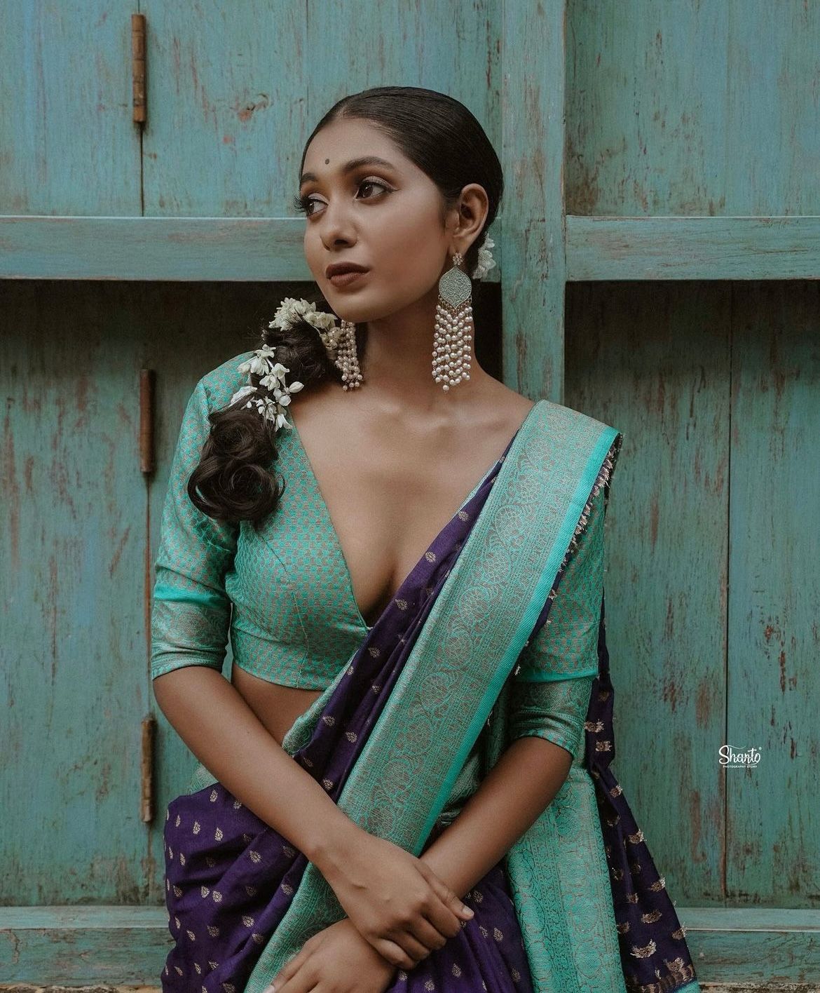 Entrancing Blue Soft Silk Saree With Appealing Blouse Piece