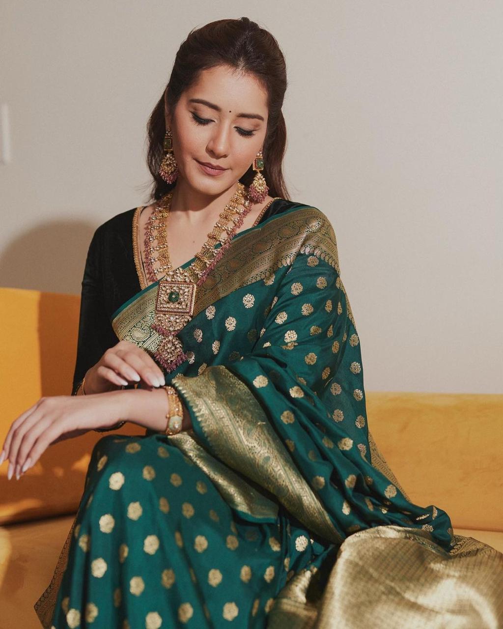 Murmurous Green Soft Silk Saree With Prodigal Blouse Piece