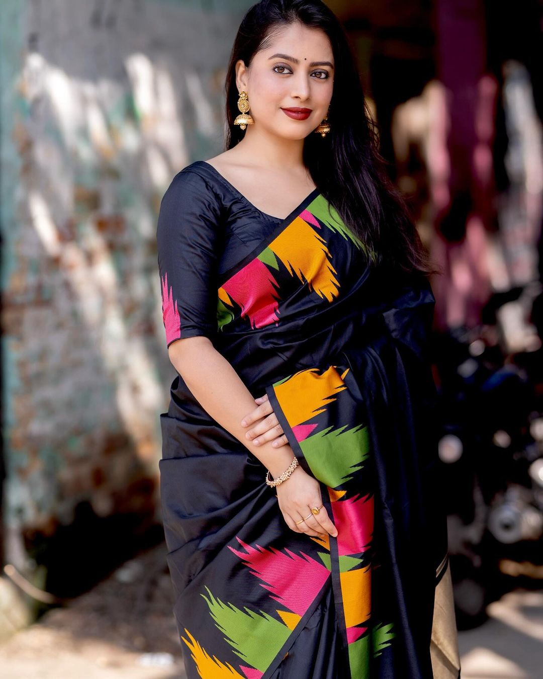 Conflate Black Soft Banarasi Silk Saree With Denouement Blouse Piece