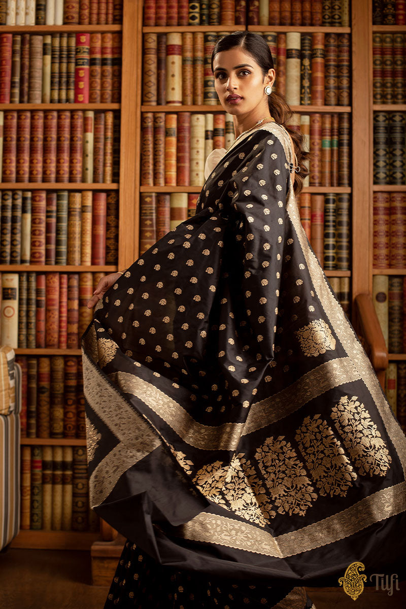 Unique Black Soft Silk Saree With Amazing Blouse Piece