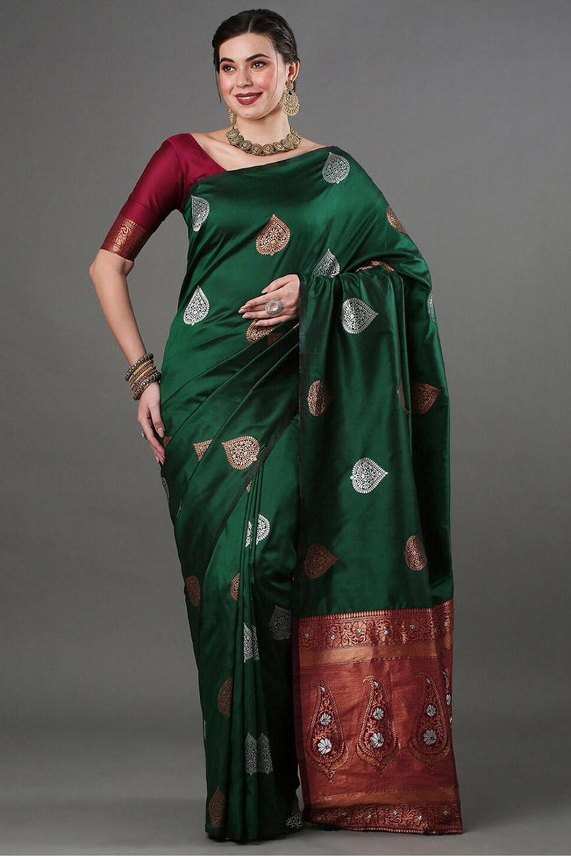 Imbrication Green Soft Silk Saree With Lissome Blouse Piece