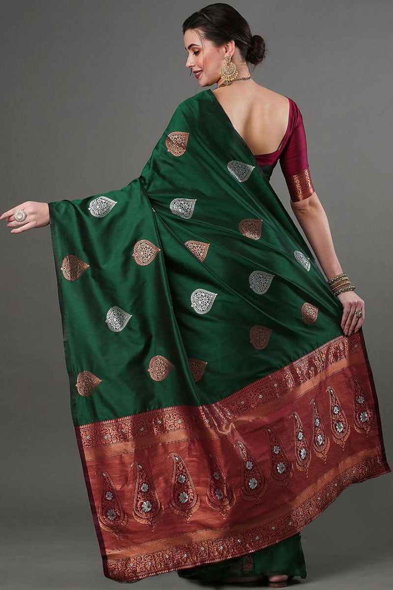 Imbrication Green Soft Silk Saree With Lissome Blouse Piece