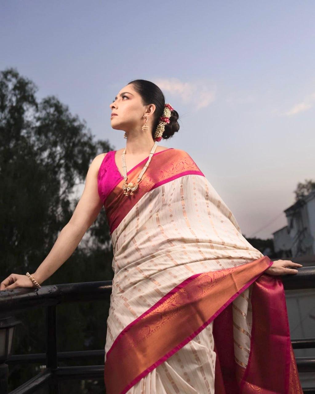 Precious White Soft Banarasi Silk Saree With Supernal Blouse Piece