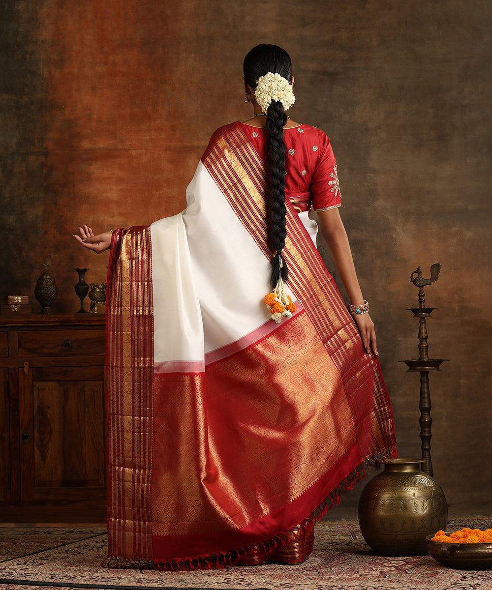 Comely White Soft Silk Saree With Elision Blouse Piece