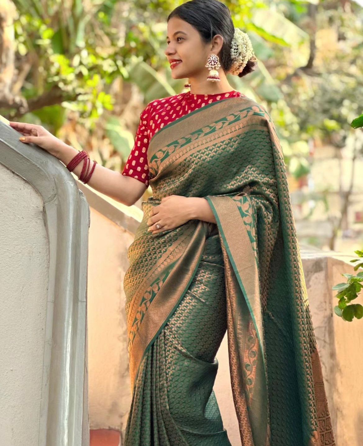 Blooming Green Soft Silk Saree With Blouse Piece