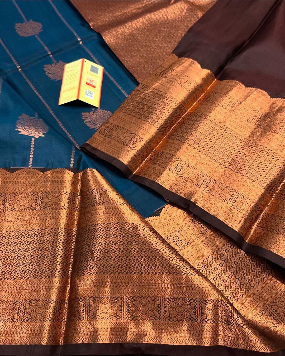 Amiable Rama Soft Silk Saree With Evocative Blouse Piece