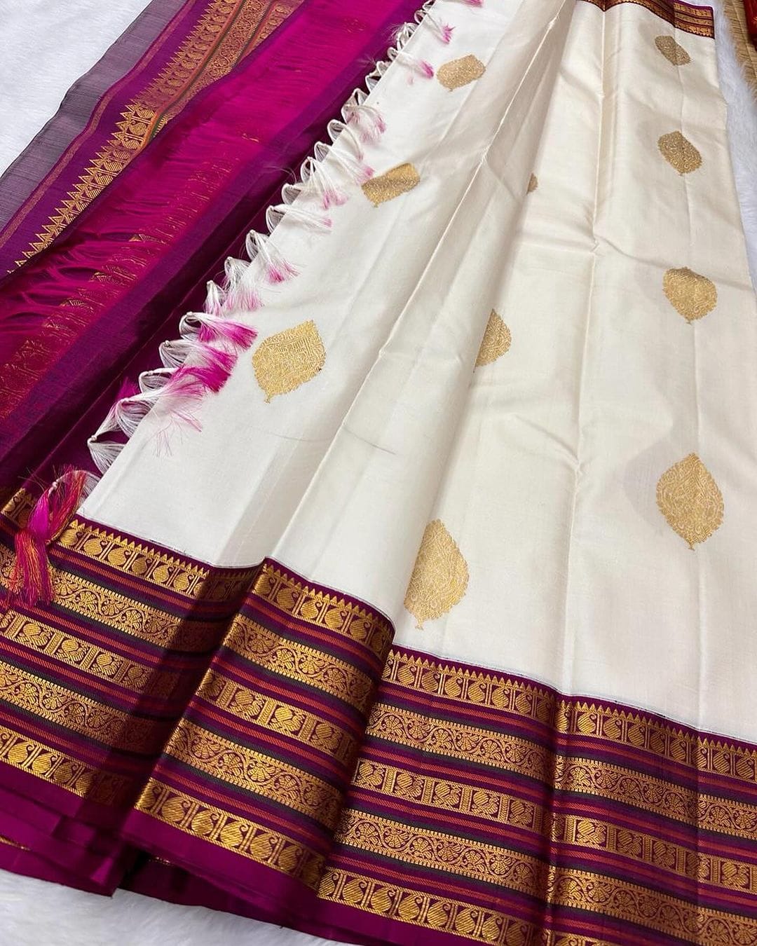 Ebullience White Soft Banarasi Silk Saree With Sempiternal Blouse Piece