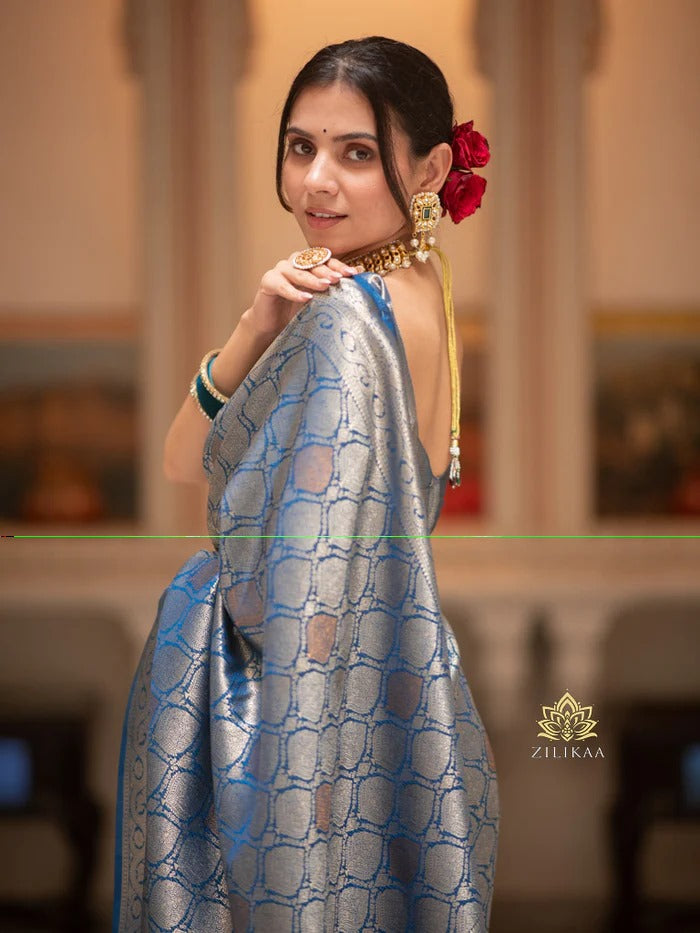 Diaphanous Rama Soft Silk Saree With Stunner Blouse Piece