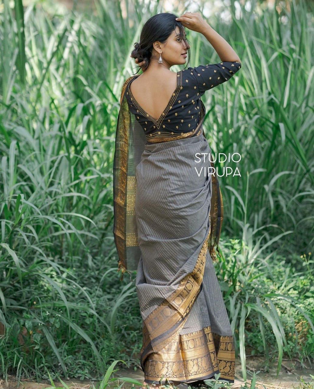 Ravishing Grey Soft Silk Saree With Transcendent Blouse Piece