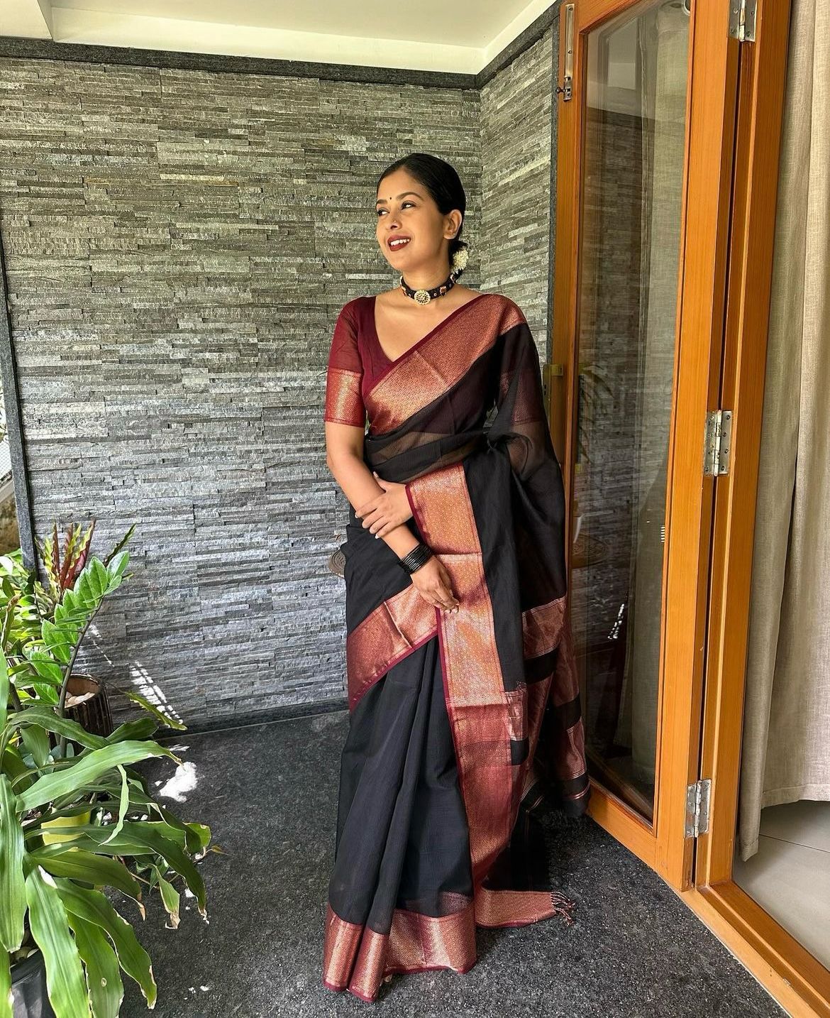 Staring Black Soft Silk Saree With Invaluable Blouse Piece