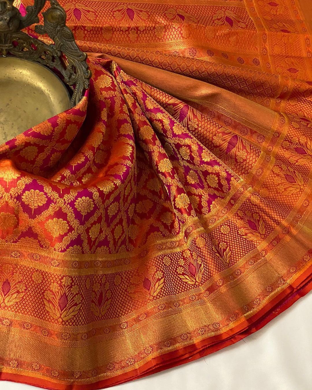 Preferable Red Soft Banarasi Silk Saree With Moiety Blouse Piece